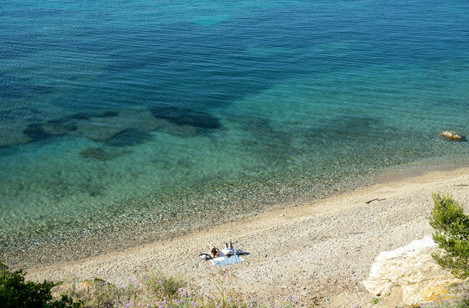 Krótki wypoczynek na miejskiej plaży